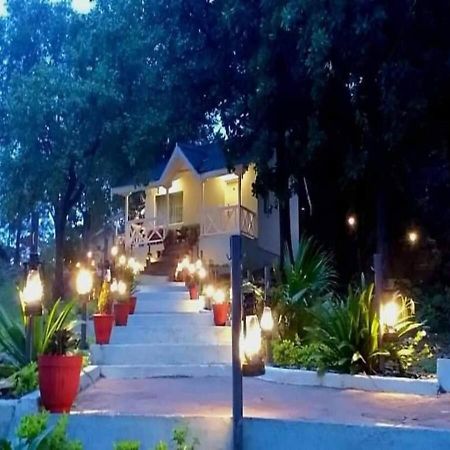 Greendale Resort Pachmarhi Exterior photo