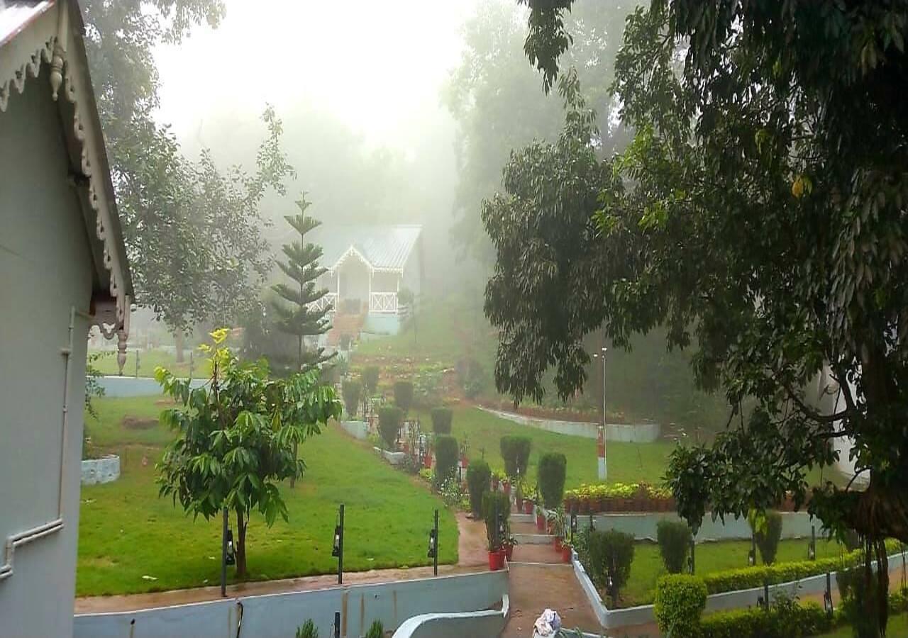 Greendale Resort Pachmarhi Exterior photo