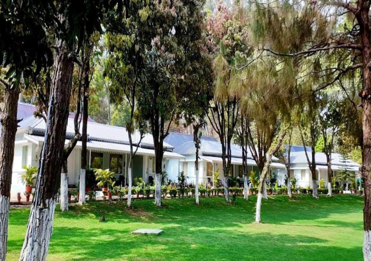 Greendale Resort Pachmarhi Exterior photo