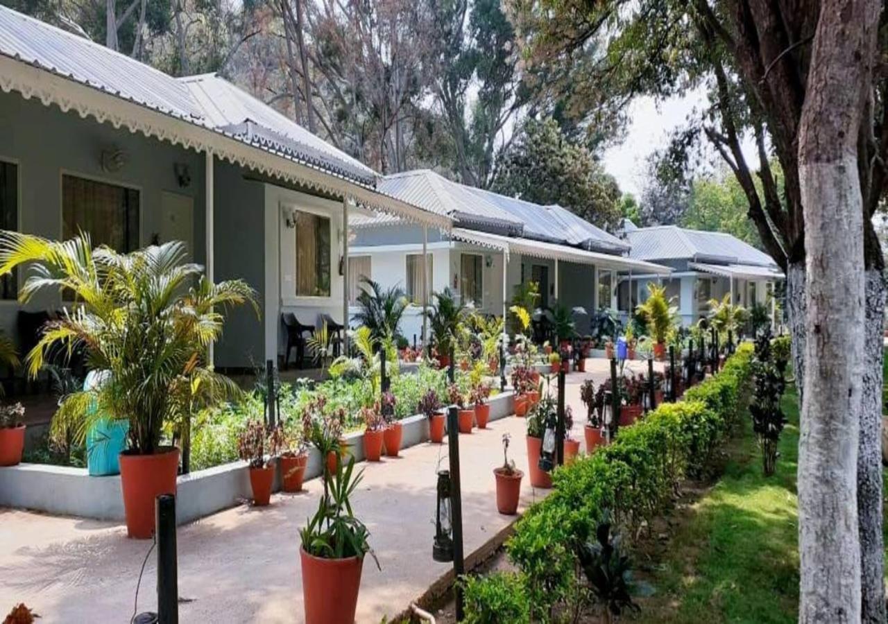 Greendale Resort Pachmarhi Exterior photo