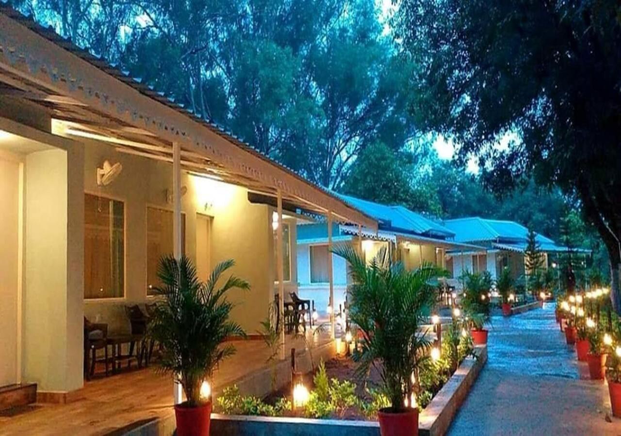 Greendale Resort Pachmarhi Exterior photo
