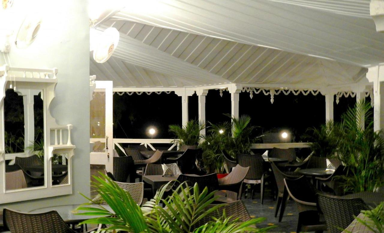 Greendale Resort Pachmarhi Exterior photo