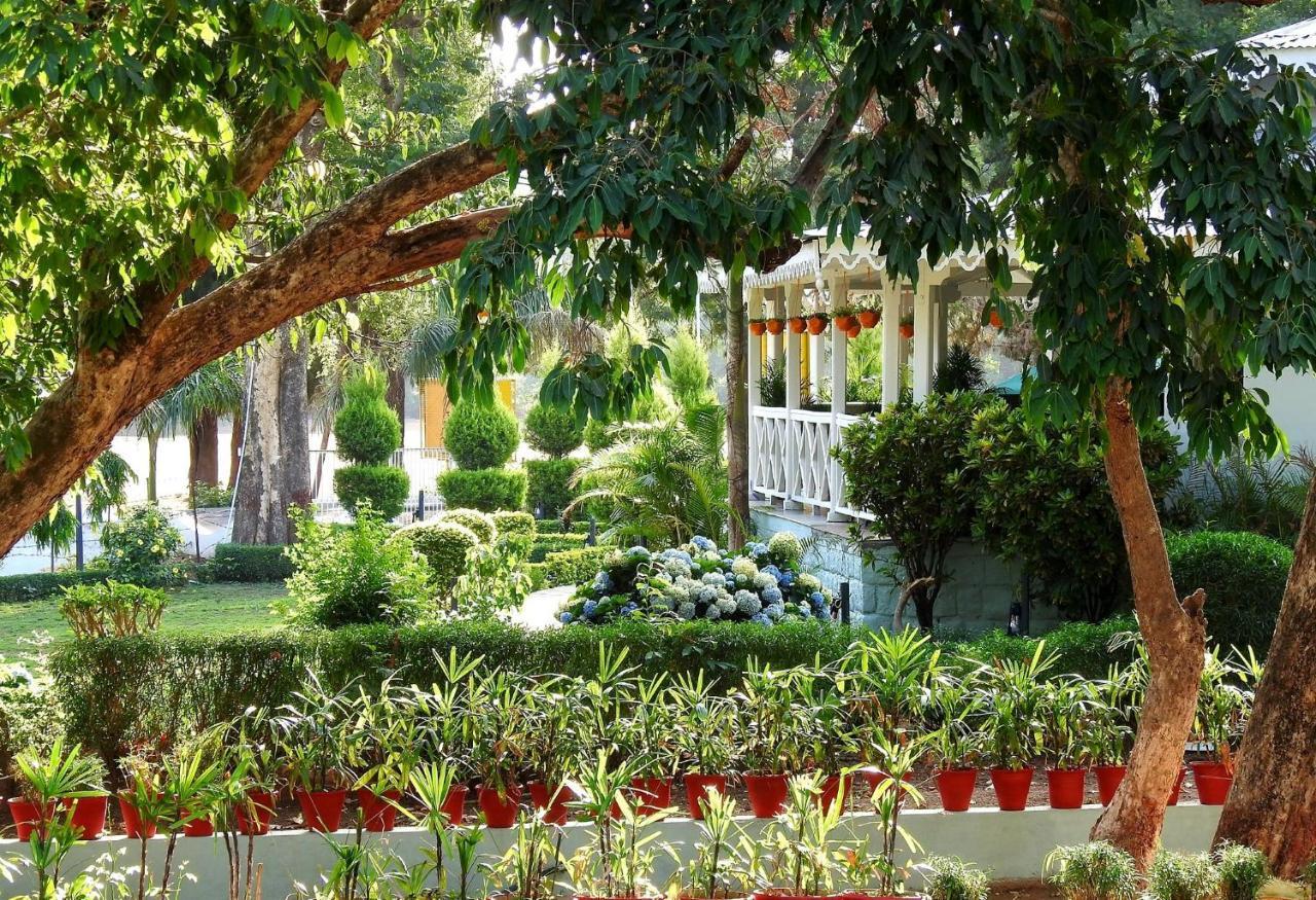 Greendale Resort Pachmarhi Exterior photo