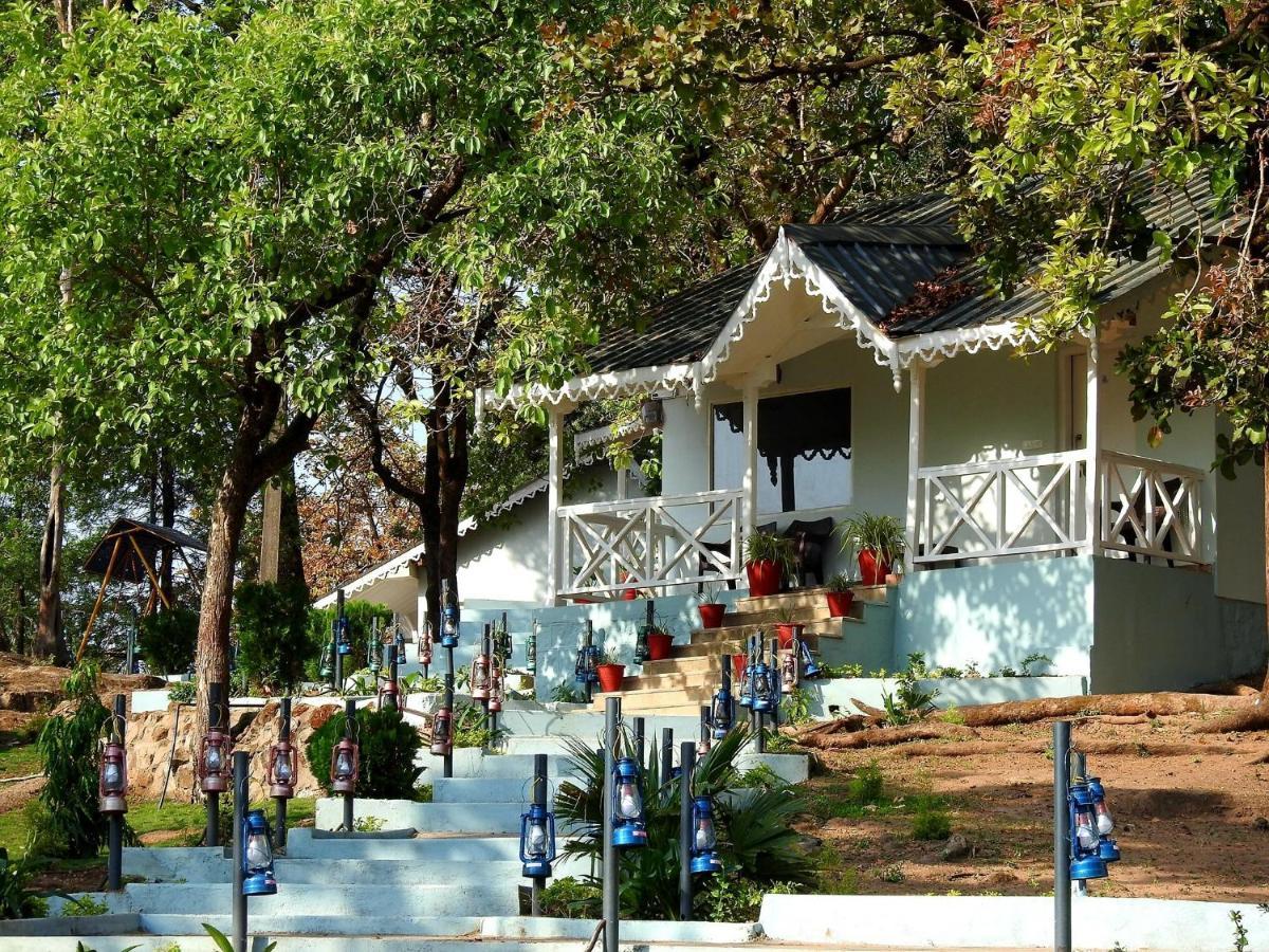 Greendale Resort Pachmarhi Exterior photo