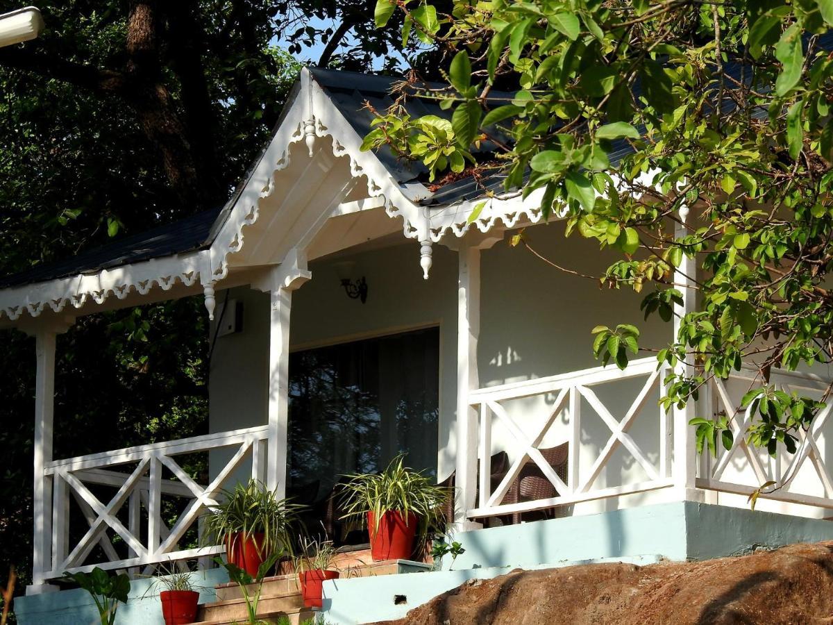 Greendale Resort Pachmarhi Exterior photo